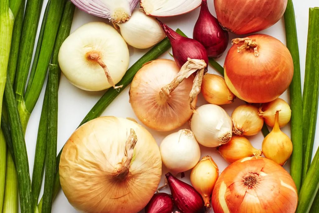 تفاوت بین پیاز قرمز، سفید و زرد: کدام بهتر است؟